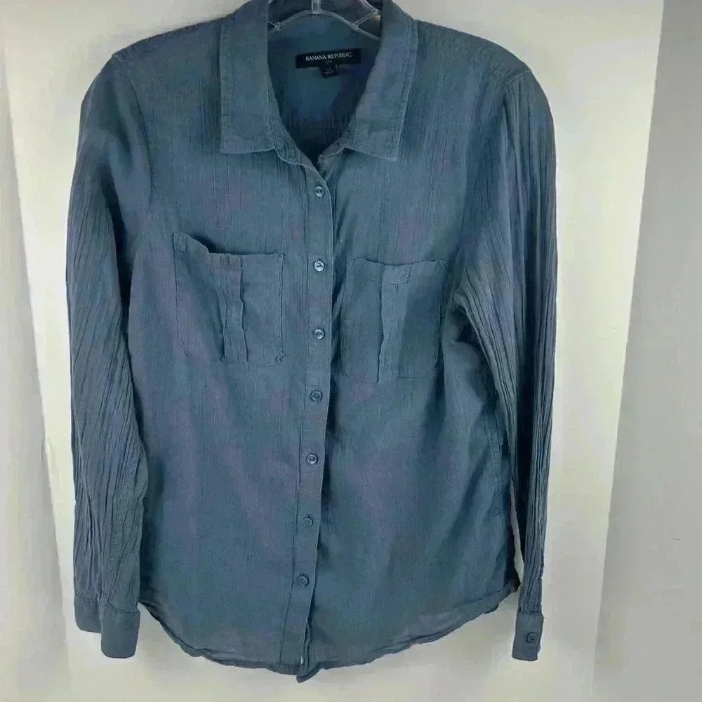 Banana Republic Women's Blue Long Sleeve Button-Up Shirt Size M